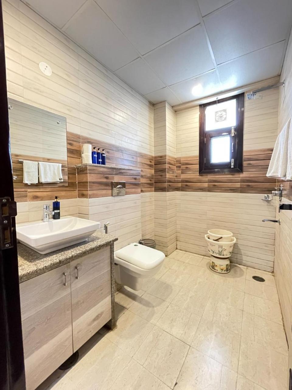 Bedchambers Serviced Apartments, Sector 38 グルガウン エクステリア 写真
